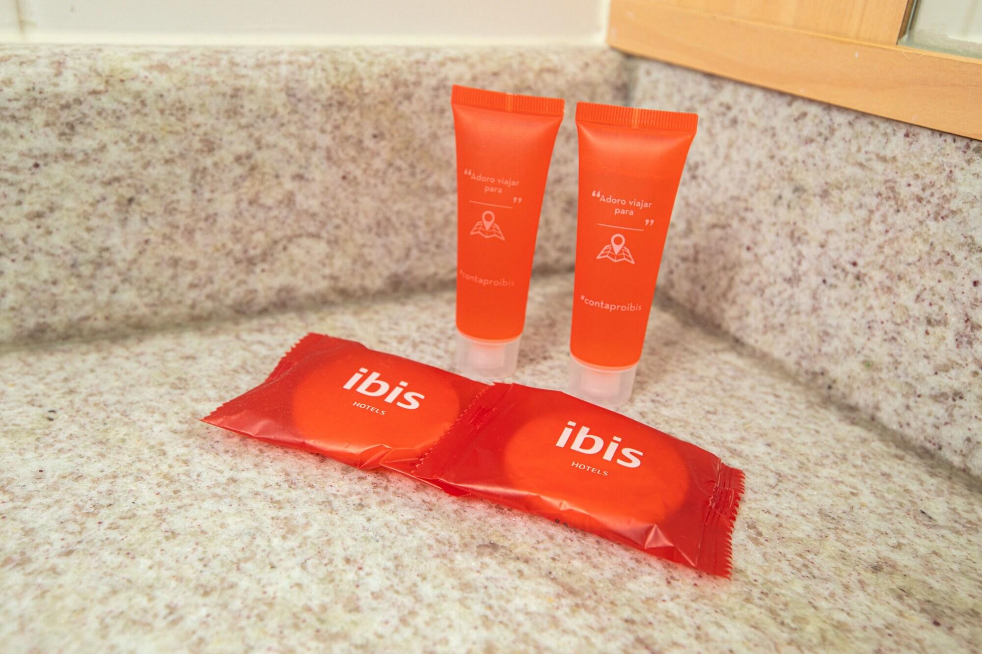 Ibis Vitoria Praia Do Canto Exterior photo