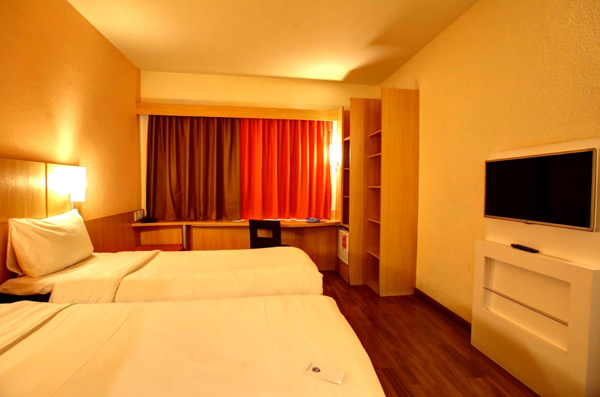 Ibis Vitoria Praia Do Canto Exterior photo