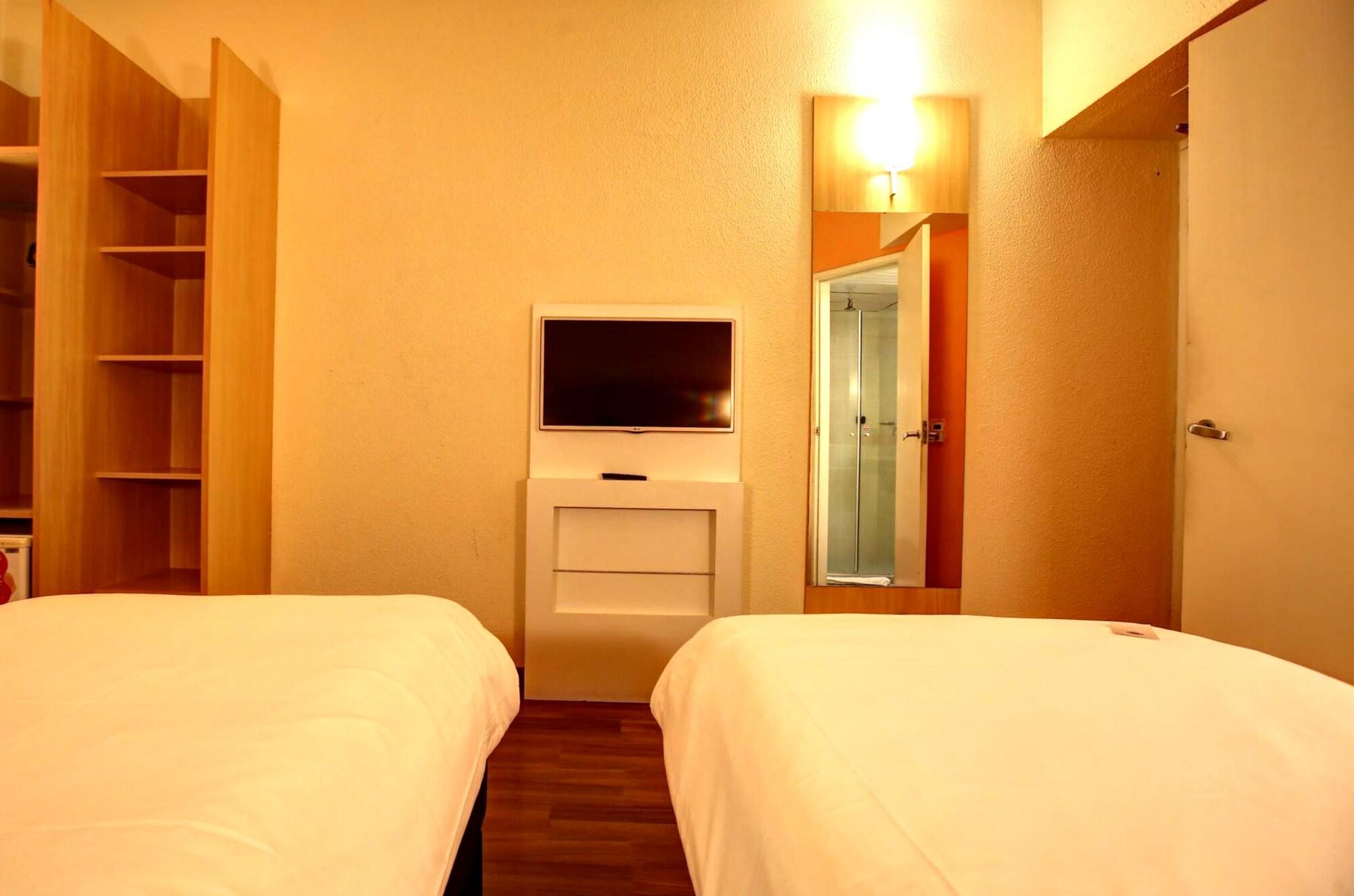 Ibis Vitoria Praia Do Canto Exterior photo